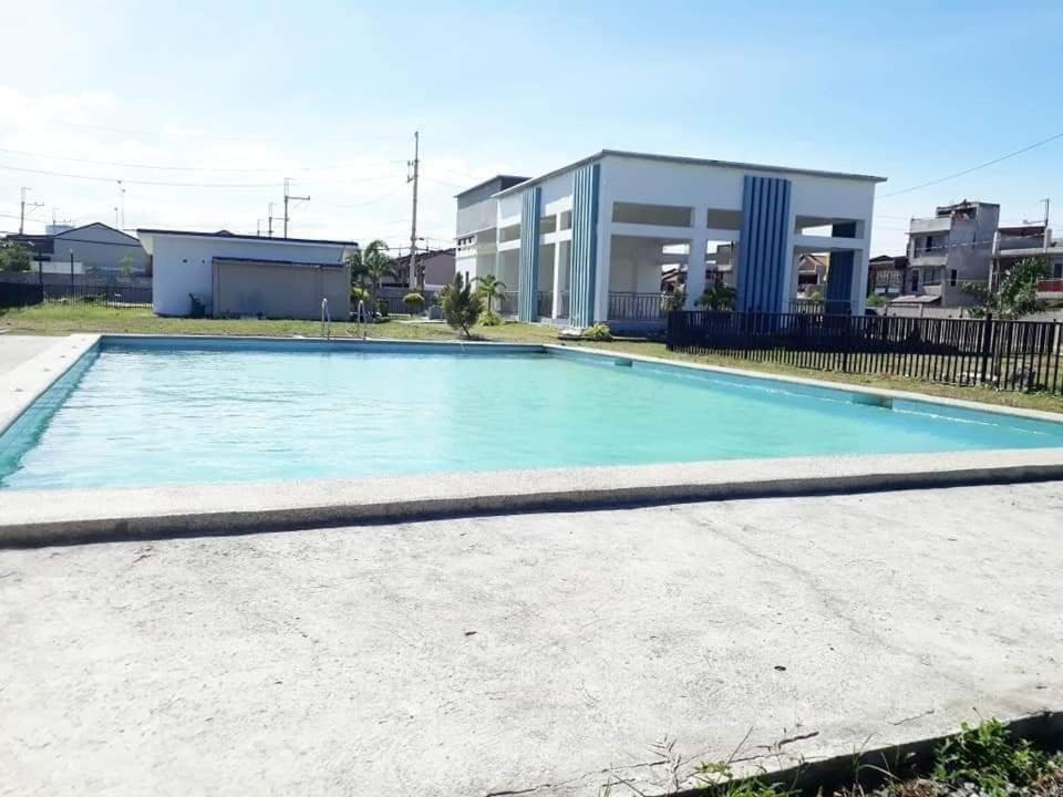 Castle Place Condo Staycation Marilao Exterior photo